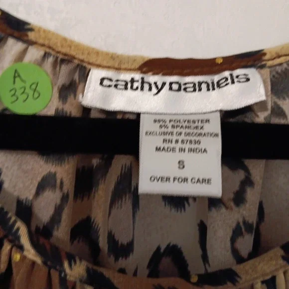 Cathy Daniels Women's Blouse  Sz.S Animal‎ Print w/ Sequins 3/4 Sleeve - Picture 8 of 8
